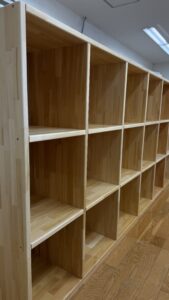 【制作事例】「こんなのが欲しい」を、木で形に。｜子育て支援施設の木製什器・パーティション製作 木のぬくもりを、子育ての空間に。